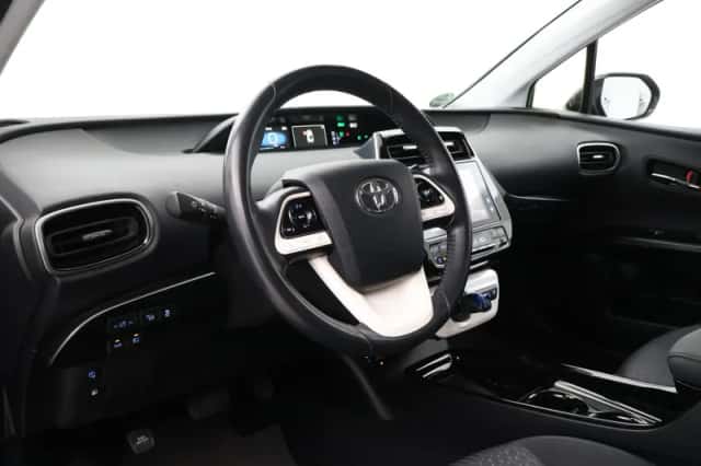 Toyota Prius (2019) thumbnail 2