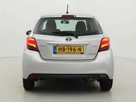 Toyota Yaris (2015) thumbnail 13