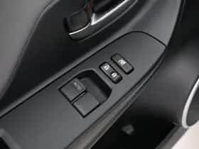 Toyota Yaris (2015) thumbnail 17