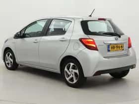 Toyota Yaris (2015) thumbnail 3