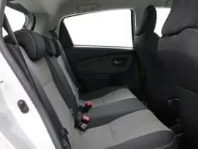 Toyota Yaris (2015) thumbnail 31