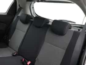 Toyota Yaris (2015) thumbnail 32