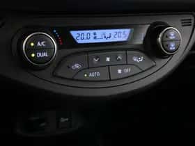 Toyota Yaris (2015) thumbnail 5