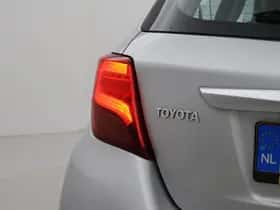 Toyota Yaris (2015) thumbnail 9
