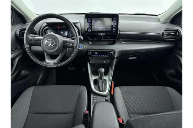 Toyota Yaris (2022) thumbnail 2