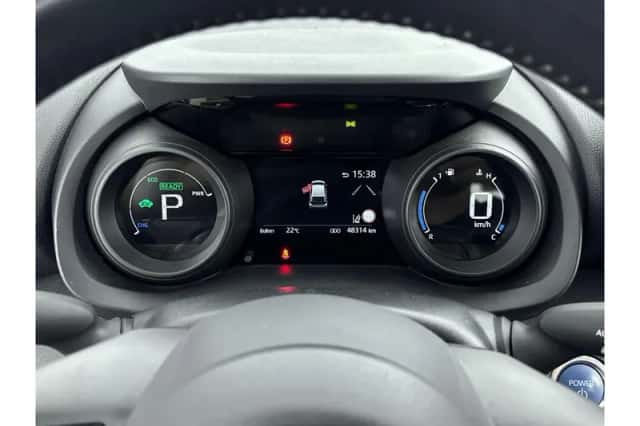 Toyota Yaris (2022) thumbnail 3