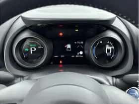 Toyota Yaris (2022) thumbnail 3