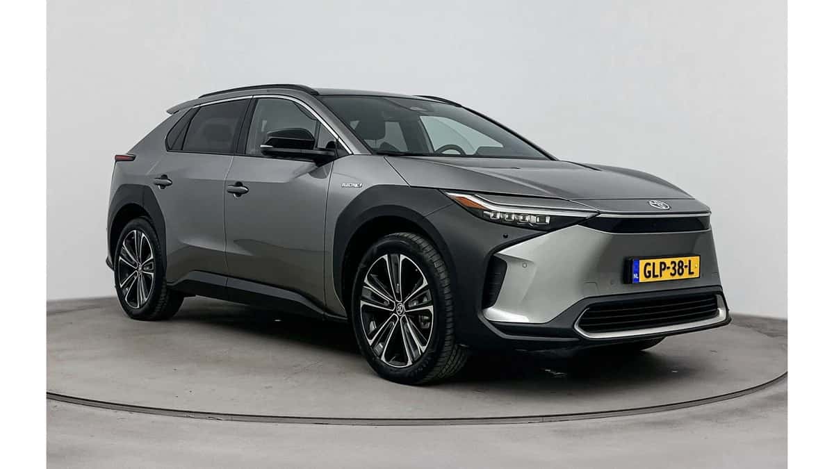 Toyota bZ4X (2024) — foto 1