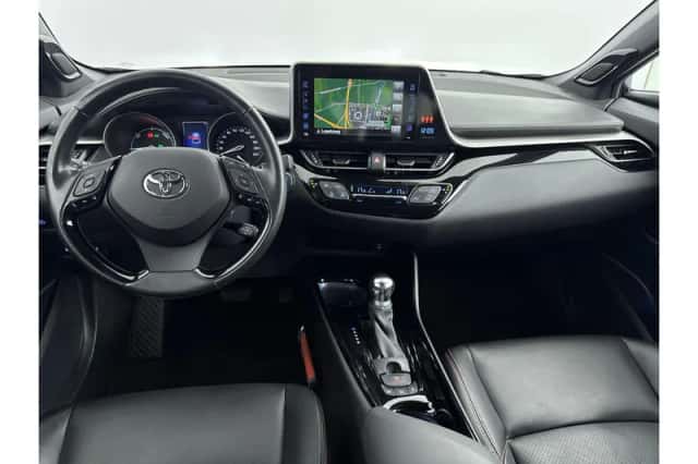Toyota C-HR (2019) thumbnail 2