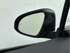 Toyota C-HR (2019) thumbnail 5