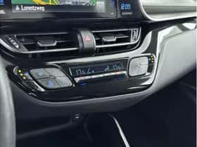 Toyota C-HR (2019) thumbnail 8