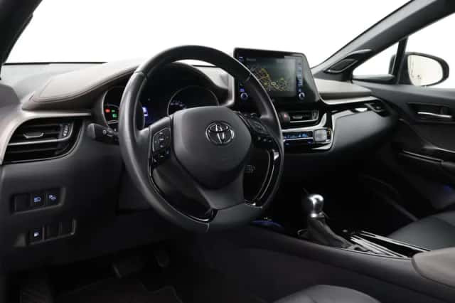 Toyota C-HR (2020) thumbnail 2