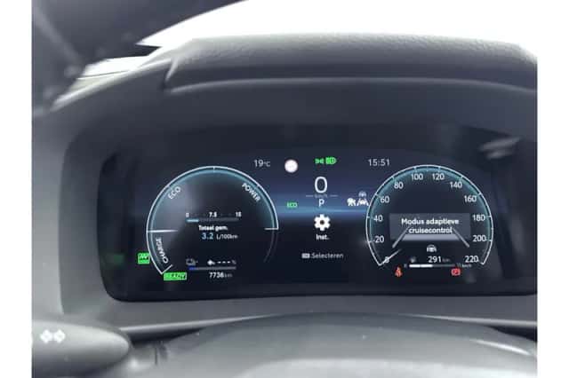 Toyota C-HR (2025) thumbnail 3