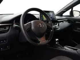 Toyota C-HR (2019) thumbnail 2