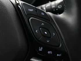 Toyota C-HR (2019) thumbnail 28