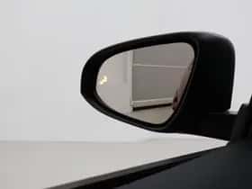 Toyota C-HR (2019) thumbnail 5