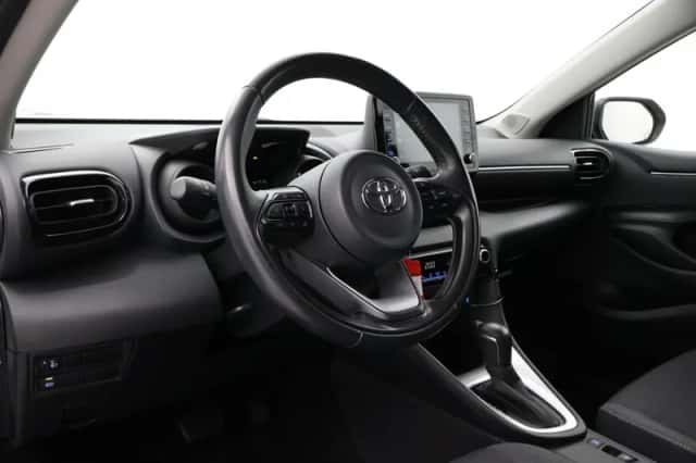 Toyota Yaris (2021) thumbnail 2