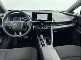 Toyota C-HR (2025) thumbnail 2