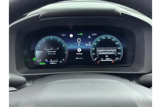 Toyota C-HR (2025) thumbnail 3