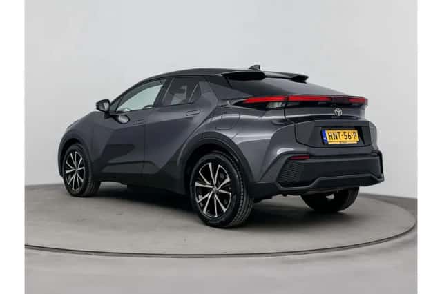 Toyota C-HR (2025) thumbnail 4