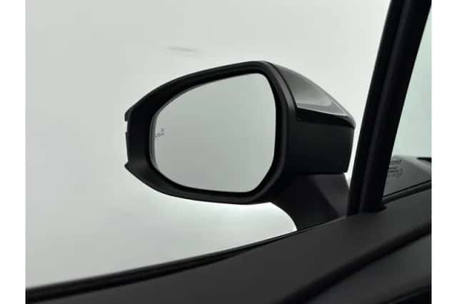 Toyota C-HR (2025) thumbnail 5