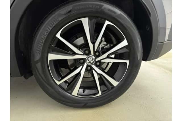 Toyota C-HR (2025) thumbnail 6