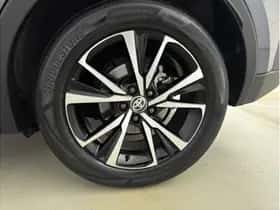 Toyota C-HR (2025) thumbnail 6