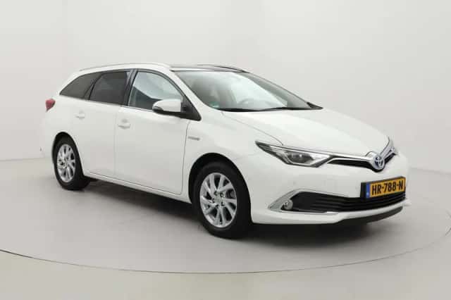 Toyota Auris (2016) thumbnail 1