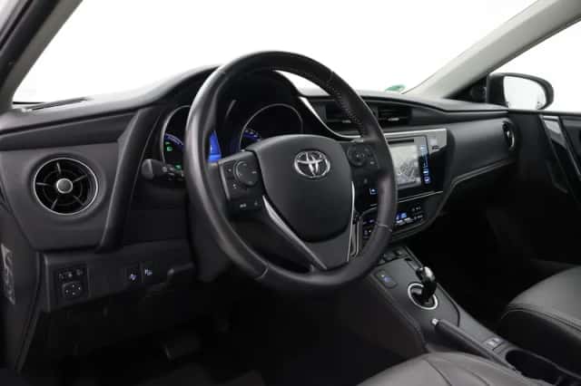 Toyota Auris (2016) thumbnail 2