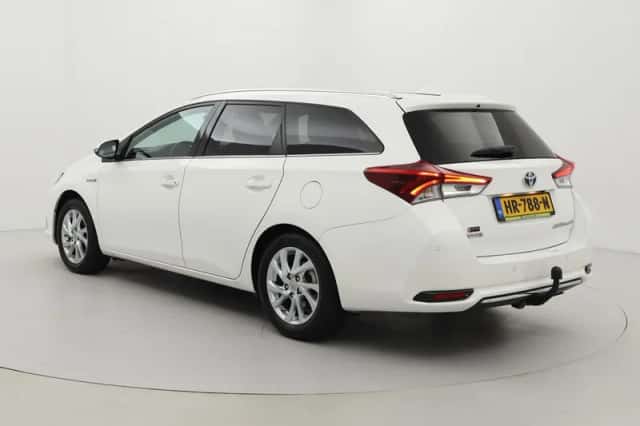 Toyota Auris (2016) thumbnail 4
