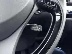 Toyota C-HR (2020) thumbnail 8