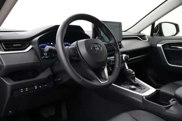 Toyota RAV4 (2025) thumbnail 2