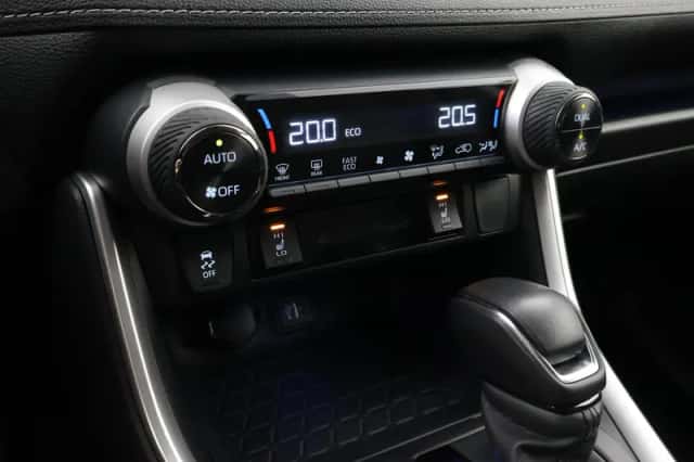 Toyota RAV4 (2025) thumbnail 6
