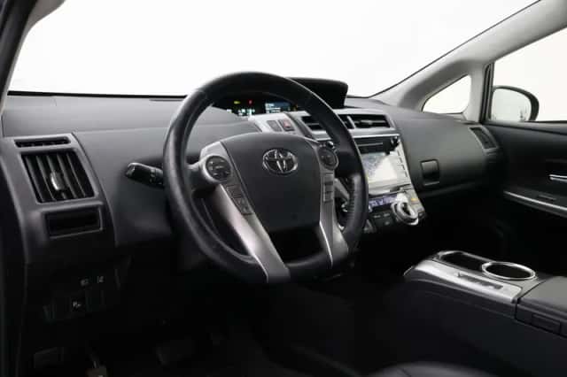 Toyota Prius (2018) thumbnail 2