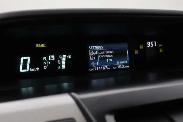 Toyota Prius (2018) thumbnail 3