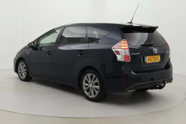 Toyota Prius (2018) thumbnail 4