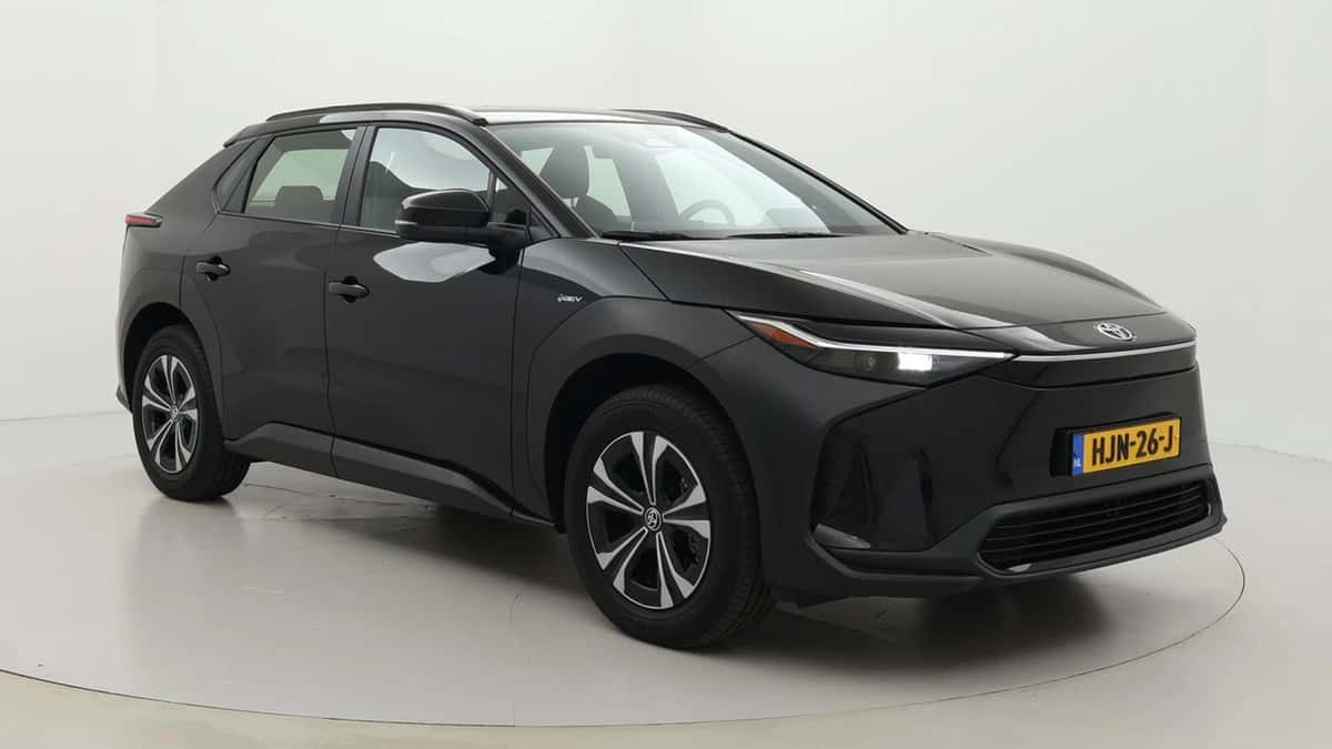 Toyota bZ4X (2025) — foto 1
