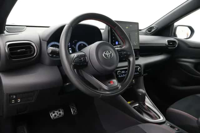 Toyota Yaris (2025) thumbnail 2