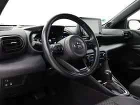 Toyota Yaris (2021) thumbnail 2