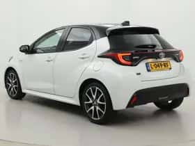 Toyota Yaris (2021) thumbnail 4