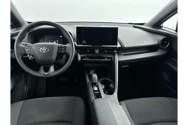 Toyota C-HR (2024) thumbnail 2