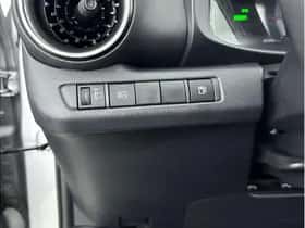 Toyota C-HR (2024) thumbnail 14