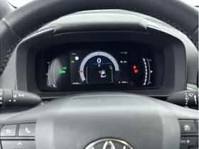 Toyota C-HR (2024) thumbnail 3