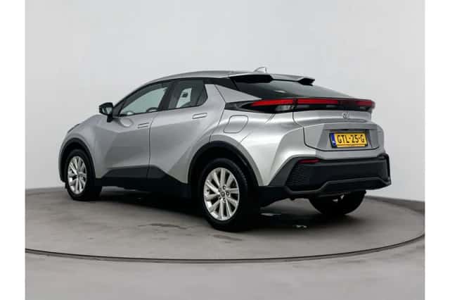 Toyota C-HR (2024) thumbnail 4