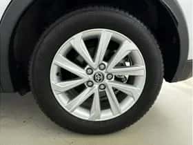 Toyota C-HR (2024) thumbnail 7