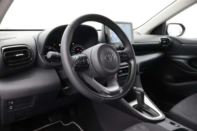 Toyota Yaris (2025) thumbnail 2