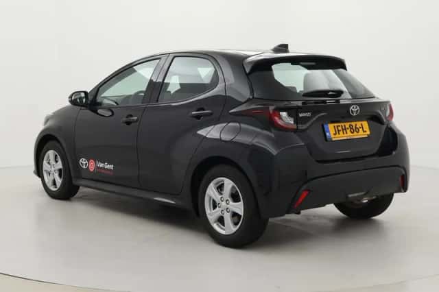 Toyota Yaris (2025) thumbnail 4