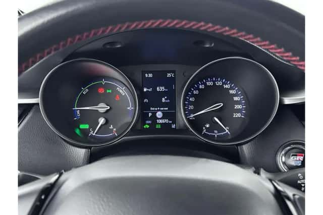 Toyota C-HR (2021) thumbnail 3