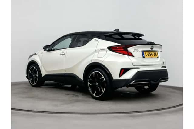 Toyota C-HR (2021) thumbnail 4