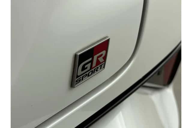 Toyota C-HR (2021) thumbnail 5